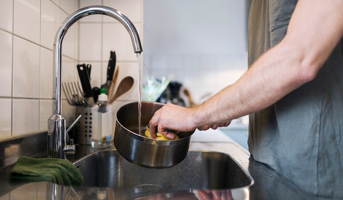 How to clean a 2024 burnt pan with salt